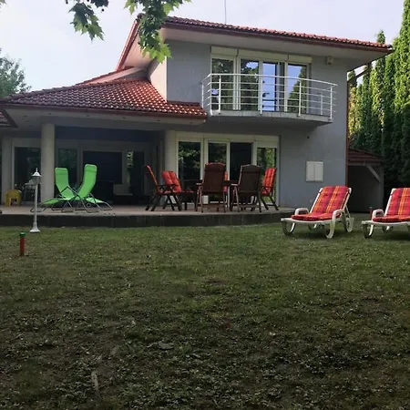 Megtart-lak Villa *